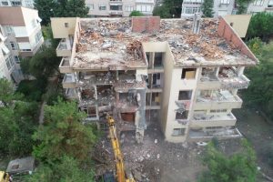 B&uuml;y&uuml;k&ccedil;ekmece'de riskli binalar yıkıldı