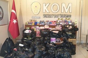 Ka&ccedil;ak saat ve kozmetik &uuml;r&uuml;n&uuml; ele ge&ccedil;irildi