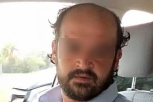 Boşanmak isteyen karısını bı&ccedil;akladı