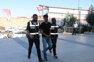 &Ccedil;ocuğa &ccedil;arpıp ka&ccedil;an s&uuml;r&uuml;c&uuml; tutuklandı