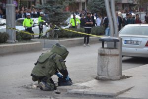 Hakkari'de ş&uuml;pheli &ccedil;anta paniği