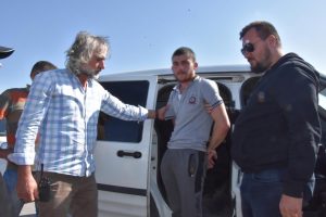Biber gazıyla kuyumcu gasbeden ş&uuml;pheli ka&ccedil;arken yakalandı
