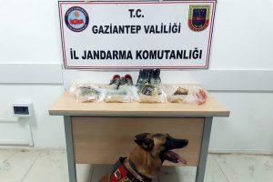 Ayakkabı ile uyuşturucu sevkiyatı jandarmaya takıldı