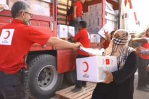 Kızılay'dan, Telabyad'da 1500 Suriyeli aileye yardım