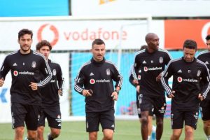 Beşiktaş 4 eksikle Ankarag&uuml;c&uuml; hazırlıklarını s&uuml;rd&uuml;rd&uuml;