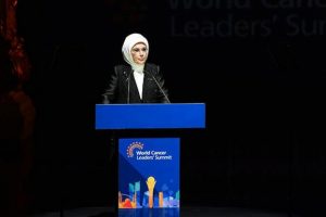 Emine Erdoğan: Doğru politikalarla kanser &ouml;l&uuml;mlerinin yarısını &ouml;nleyebiliriz