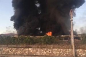 Elazığ'da plastik fabrikasının deposunda yangın