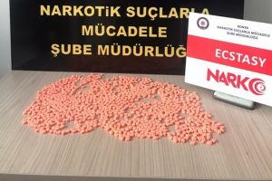 Uyuşturucu tacirlerine operasyon: 4 g&ouml;zaltı