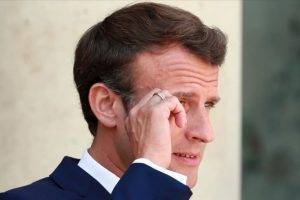 Macron'a 'M&uuml;sl&uuml;man kadına yapılan saldırıyı kınama' &ccedil;ağrısı