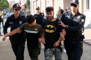 1 kişinin &ouml;ld&uuml;ğ&uuml; Afganların kavgasında 8 kişi serbest bırakıldı