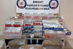Polisten ka&ccedil;ak t&uuml;t&uuml;n operasyonu