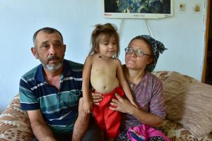 Skolyoz hastası Cansu, ameliyat olmayı bekliyor