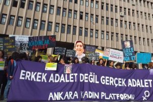 "Şule &Ccedil;et d&uuml;şmeden &ouml;nce yarı &ccedil;ıplaktı"