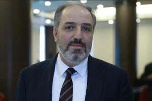 AK Partili Yeneroğlu'ndan yaşlı adam i&ccedil;in K&uuml;rt&ccedil;e mesaj