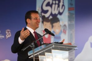 İmamoğlu İstanbul Halk S&uuml;t dağıtımı uygulamasını başlattı