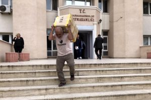 Depremde hasar g&ouml;ren kaymakamlık binası taşınıyor