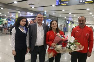 Buse Naz &Ccedil;akıroğlu: Mehmet&ccedil;iğimizin her zaman arkasındayız