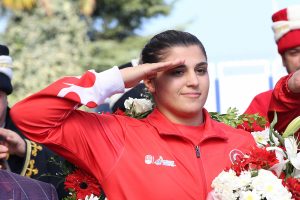 Busenaz S&uuml;rmeneli, Trabzon'da coşkuyla karşılandı