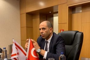 Kuzey Kıbrıs Dışişleri Bakanı &Ouml;zersay: Hakaret etmeye kimsenin hakkı yok