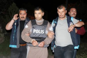 Arkadaşını 43 bı&ccedil;ak darbesiyle &ouml;ld&uuml;ren sanık hakim karşısında