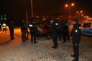 Polis &uuml;niversite etrafında g&ouml;z a&ccedil;tırmadı