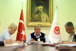 Bakan Akar, İngiliz mevkidaşıyla telefonda g&ouml;r&uuml;şt&uuml;