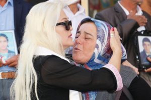 Srebrenitsalı annelerden destek