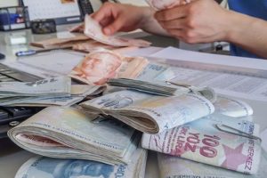 Konut kredisi faizlerinde d&uuml;ş&uuml;ş s&uuml;r&uuml;yor