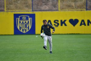 Metin Diyadin: Asker selamı konusunda asla geri adım atmamalıyız