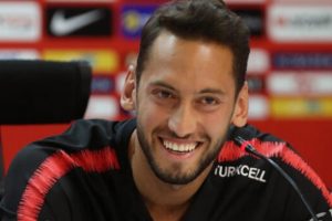 Stefano Pioli: Hakan &Ccedil;alhanoğlu bir yere gidemez