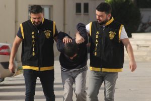 Okul ve camilerin musluklarını &ccedil;aldı