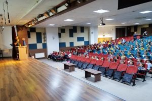 Jandarma ilk&ouml;ğretim &ouml;ğrencilerine trafik eğitimi verdi