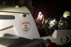 Didim ve Kuşadası'nda 139 ka&ccedil;ak g&ouml;&ccedil;men yakalandı