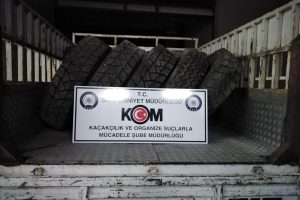 G&uuml;mr&uuml;k ka&ccedil;ağı ara&ccedil; lastik ele ge&ccedil;irildi