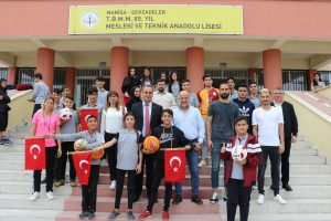 Manisa FK &ouml;ğrencilerle buluştu