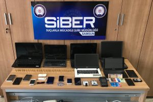 Kredi kartı kopyalama aparatlarıyla yakalandılar