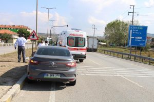 Otomobilin &ccedil;arptığı kadın, ağır yaralandı