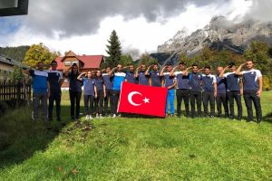 Kayakta 'Buzul Kampı' devam ediyor