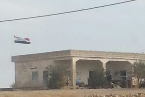 Suriye Ordusu Kobani Sınır Kapısı'na Suriye bayrağı astı