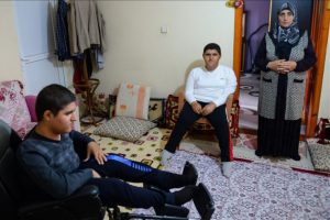 Iğdır'da 4 &ccedil;ocuğu kas hastası annenin fedakarlığı