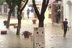 KKTC'de yoğun yağış su baskınlarına neden oldu