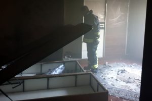 Evde &ccedil;ıkan yangın korkuttu