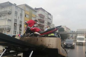 E-5'te trafiği kilitleyen kaza!