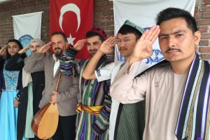 Bursa'daki yabancı &ouml;ğrencilerden Mehmet&ccedil;ik'e Barış Pınarı Destanı t&uuml;rk&uuml;s&uuml;