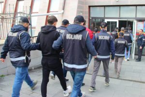 Silah ka&ccedil;ak&ccedil;ılığı ş&uuml;phelileri adliyede