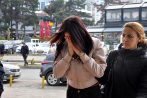 Dayak&ccedil;ı kızların cezası indirilip ertelendi