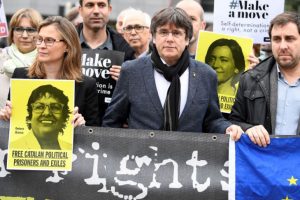 Teslim olan Katalan lider Puigdemont serbest bırakıldı