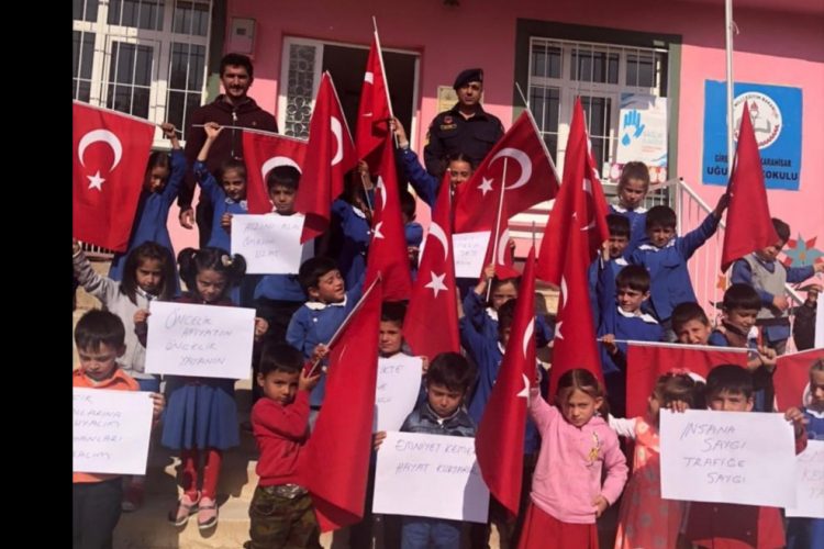 Jandarmadan &ouml;ğrencilere trafik eğitimi
