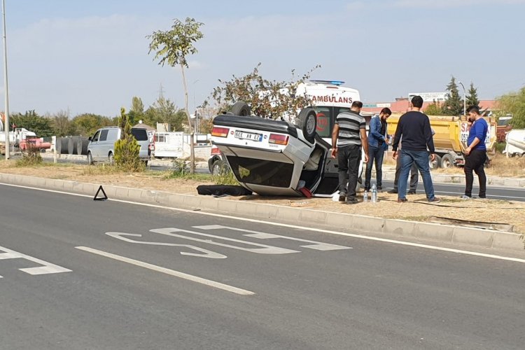 Tır ile &ccedil;arpışan otomobil takla attı