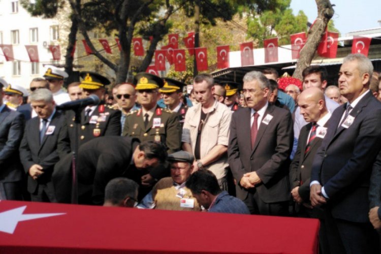 İzmir şehidini uğurladı
